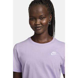 Nike online Club Essentials