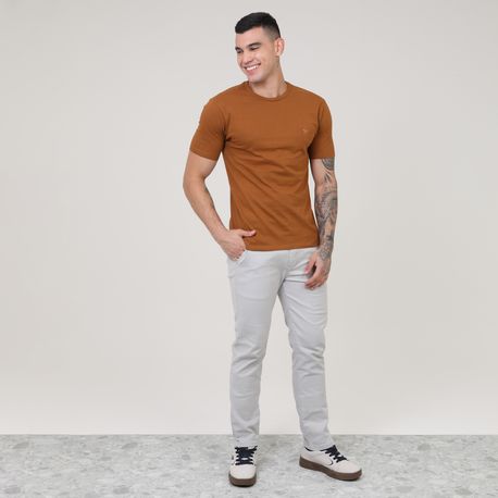 CAMISETA BASICA CARECA C/ BORDADO P124 OCRE P