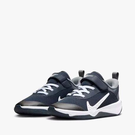 TENIS OMNI MULTI-COURT PS DM9026-402 DK OBSIDIAN/WHITE-SMOKE GREY-BRT CRIMSON 27