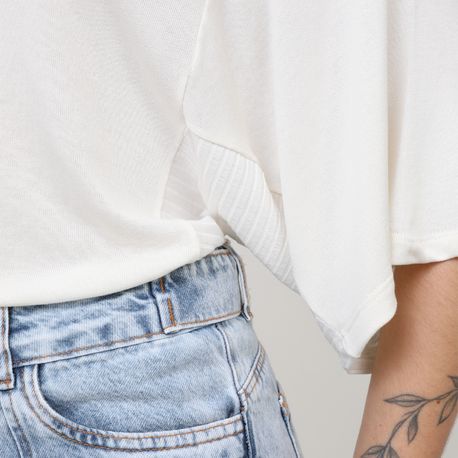 BLUSA MC DETALHE LATERAL 616582 OFF WHITE P