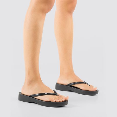 CHINELO RASTEIRA DEDO 18530 AE908-PRETO 33/34